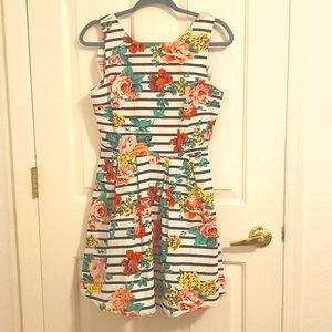 White floral sleeveless pleated dress